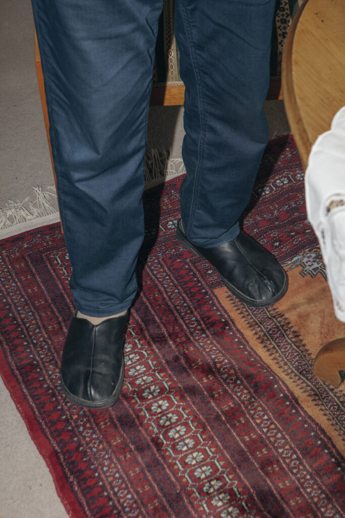 Beine und Schuhe eines älteren Mann